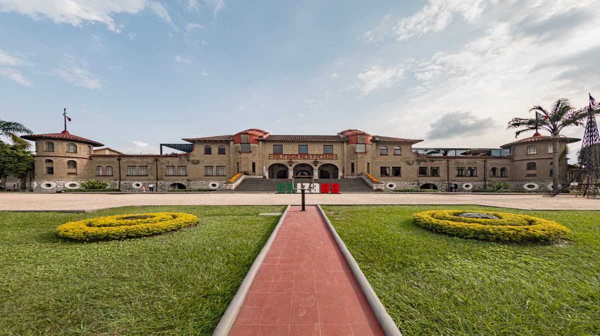 Thumbnail Poliforum Mier y Pesado